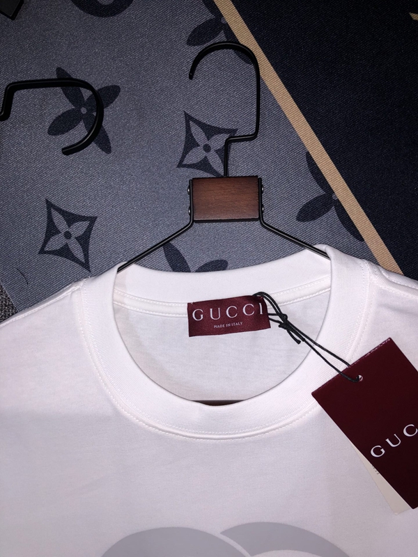 ブランドTシャツ側面デザイン